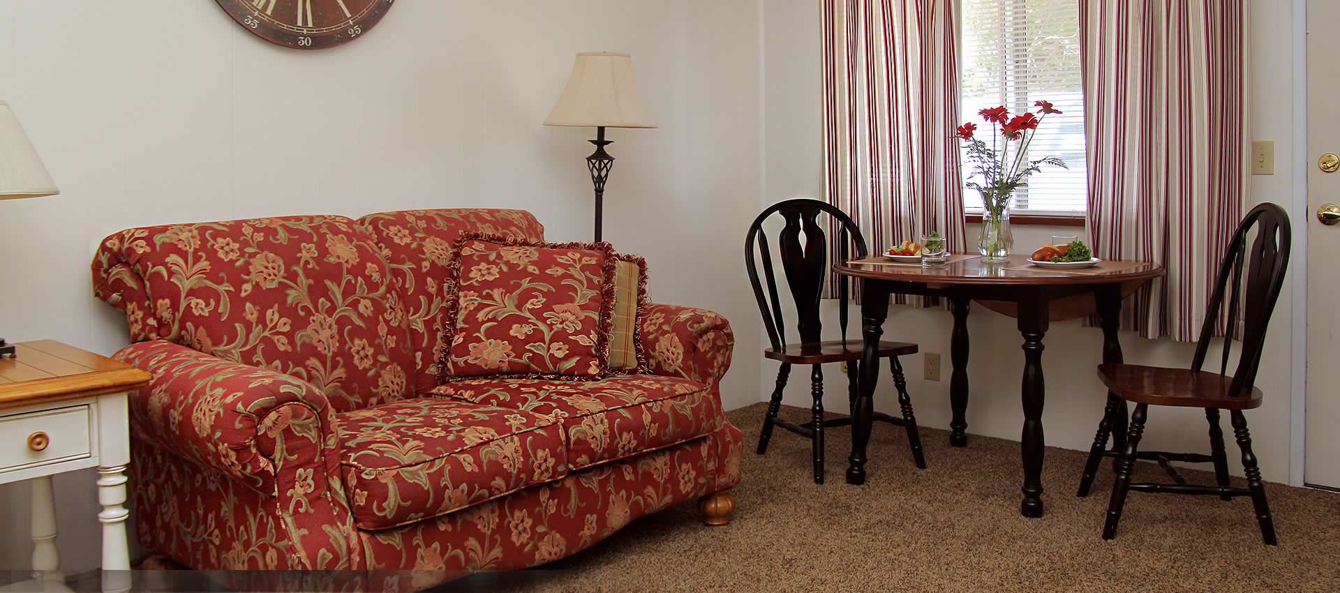 Williams Creek Family Suite living room