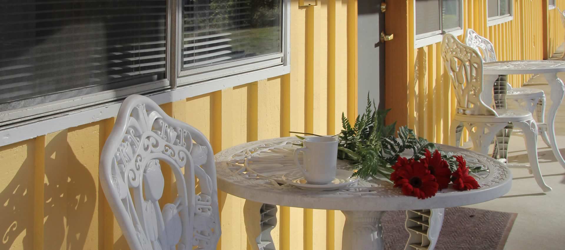 Redwood Suites patio with tables and chairs