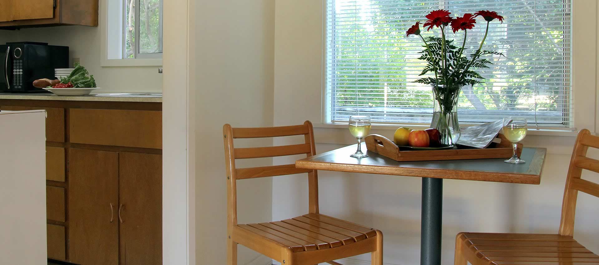 Fleener Creek Suite - kitchen  with table and chairs